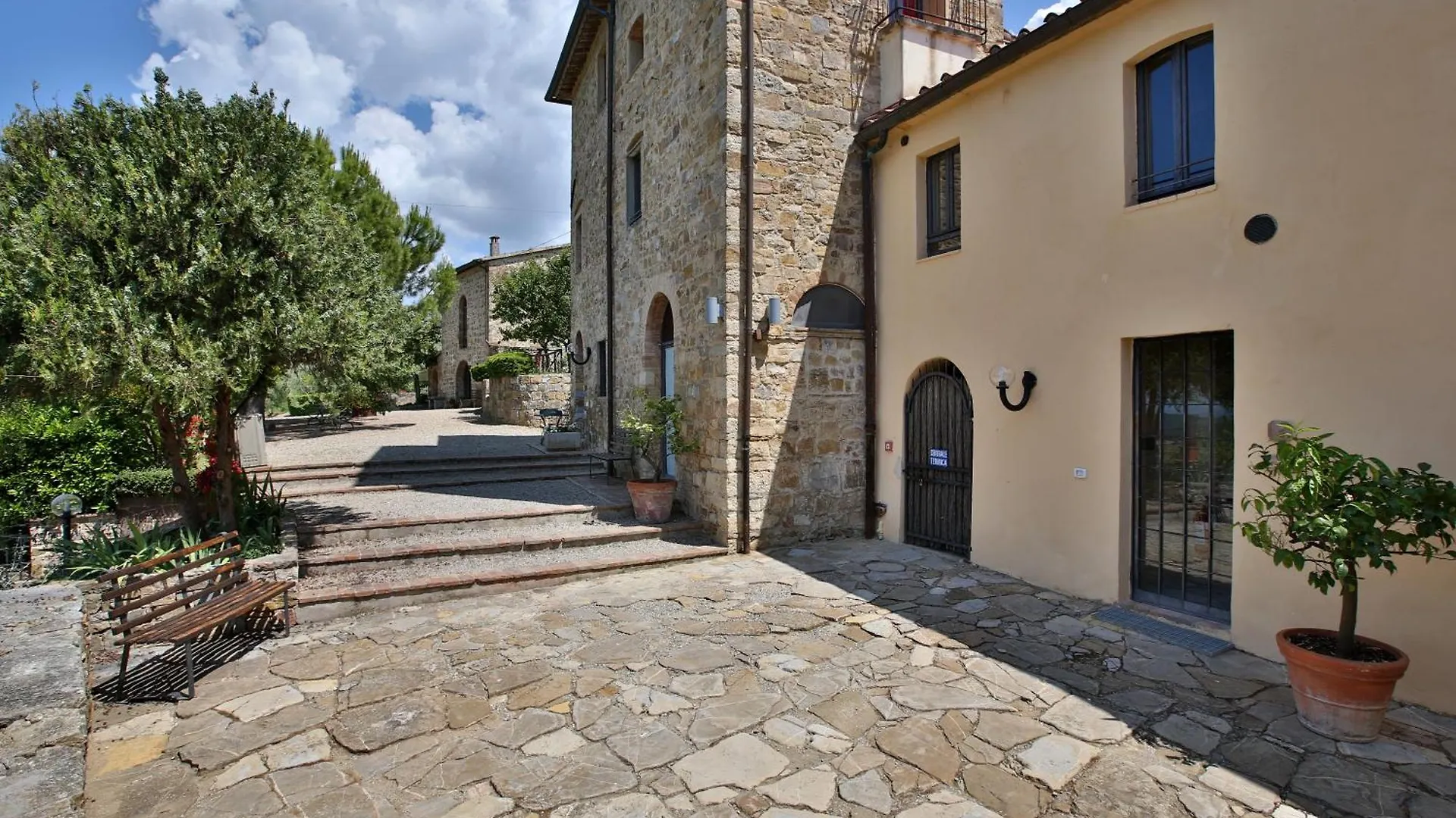 הוילה פוג'יבונסי Fattoria Di Cinciano בית חווה